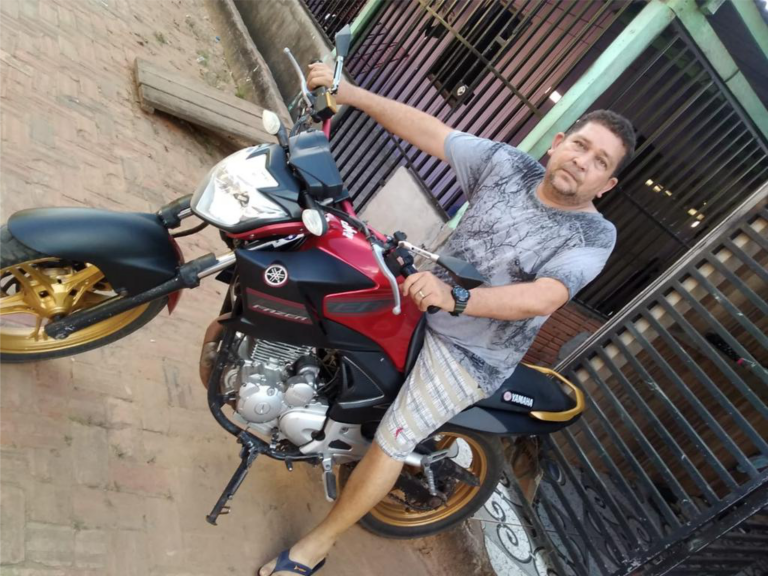 No AC, cabeleireiro acorda com parte do corpo paralisado e descobre tumor no cérebro