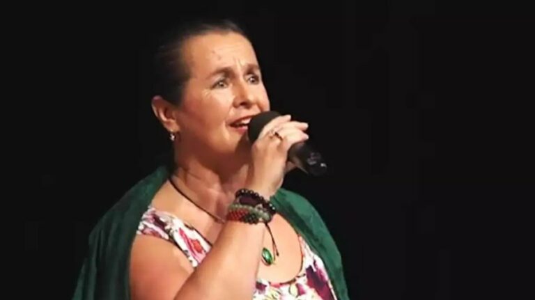 Cantora tcheca morre após contrair Covid-19 propositalmente