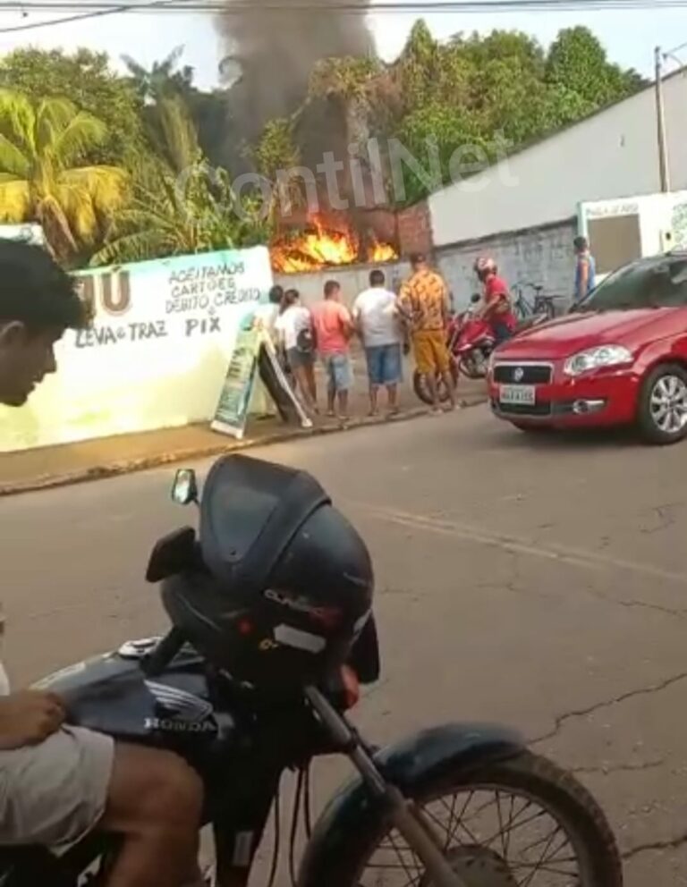 Incêndio destrói casa de madeira em bairro de Rio Branco