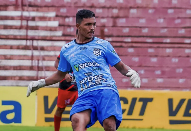 Após demora nas negociações, goleiro acreano Tomate assina com Botafogo; saiba detalhes