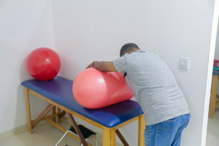 Governo implanta e amplia serviço de fisioterapia no Into