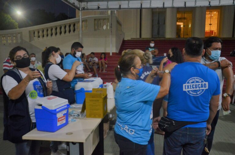 Mais de 800 doses de vacina contra Covid-19 são aplicadas no segundo dia de mutirão