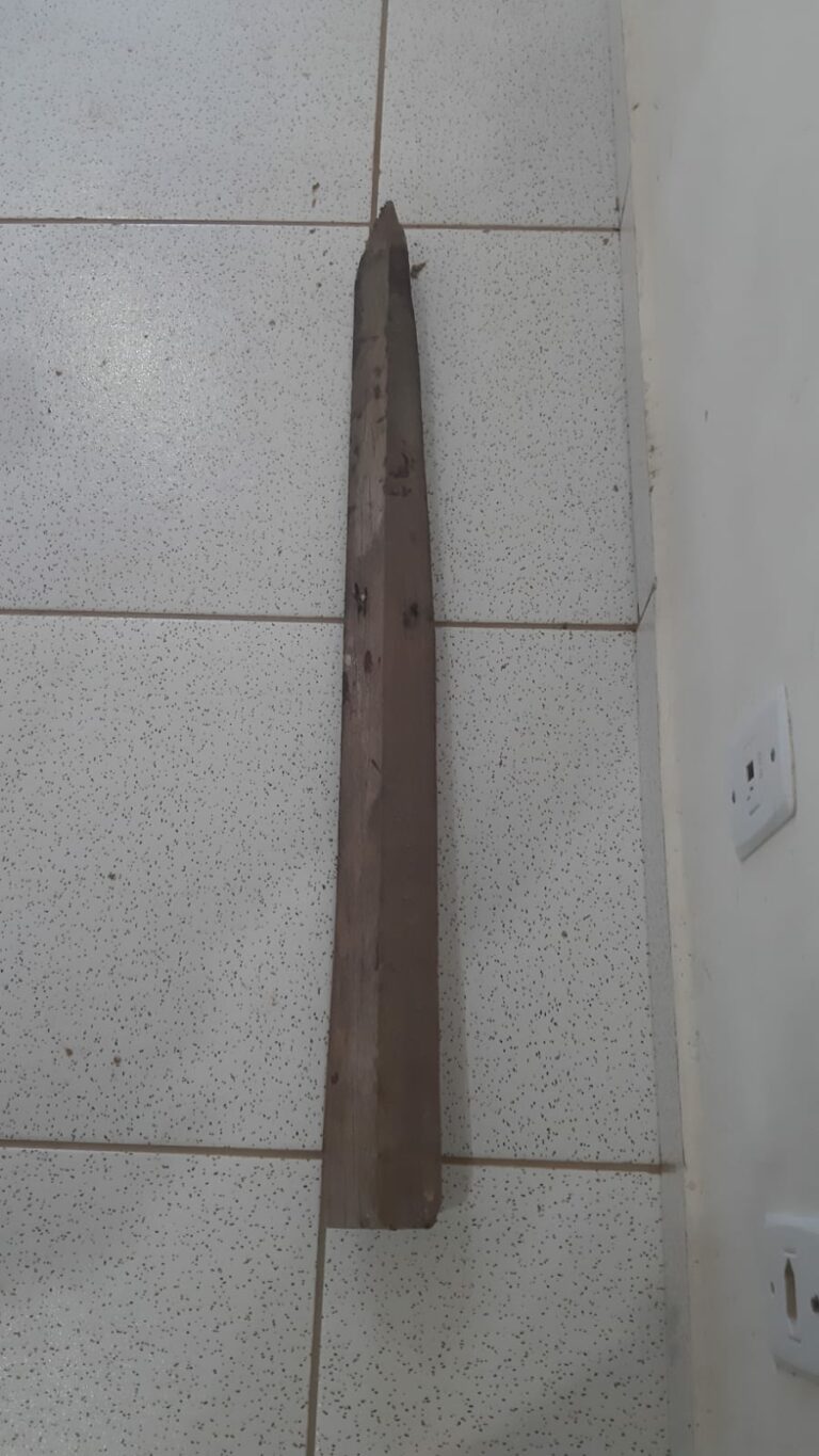 PM prende um dos acusados de ter matado homem a golpes de ripa no interior do Acre