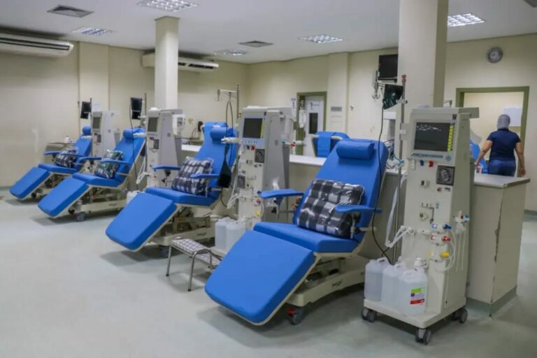 Fundhacre entrega novas cadeiras na Nefrologia neste domingo