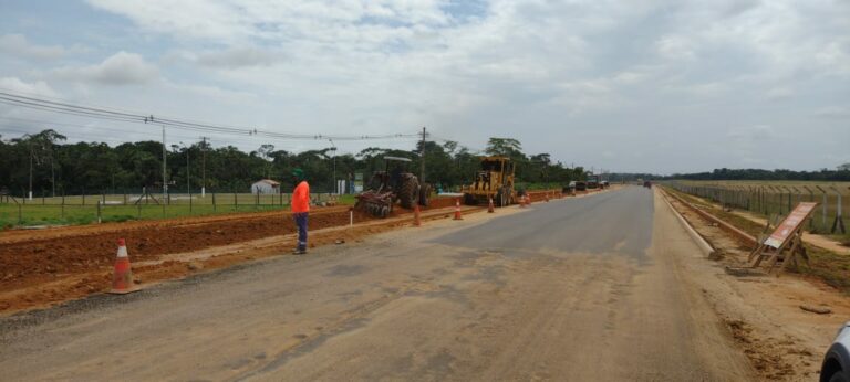 Governo intensifica pavimentação asfáltica na duplicação da AC-405