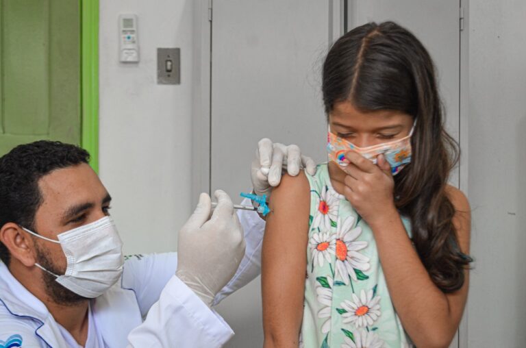 Vacinação em crianças, construção de pontes, nova empresa de ônibus e mais: os destaques desta segunda