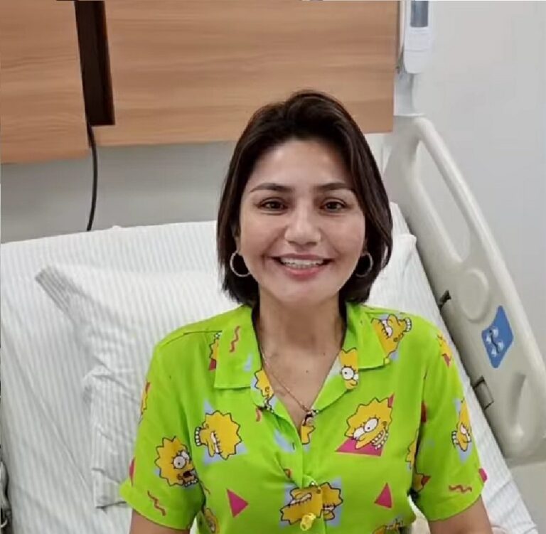 Jéssica Sales realiza sessão de quimioterapia em SP e brinca com seguidores: ‘Vim dar dica de moda’