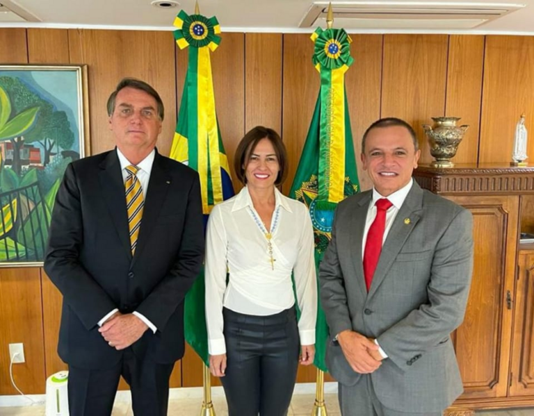 Bolsonaro assina perdão de dívidas do Fies e Marcio Bittar comemora nas redes sociais