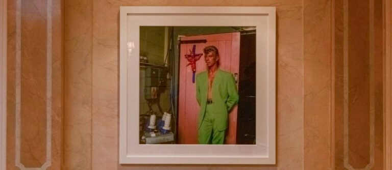 Apartamento de David Bowie, que completa seis anos de morte nesta segunda, foi alugado por brasileiros em NY; veja fotos