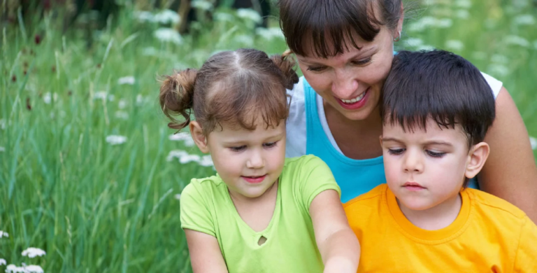 Casal rico procura babá para trabalhar 24/7 e sugere pagamento de R$ 500 mil por ano