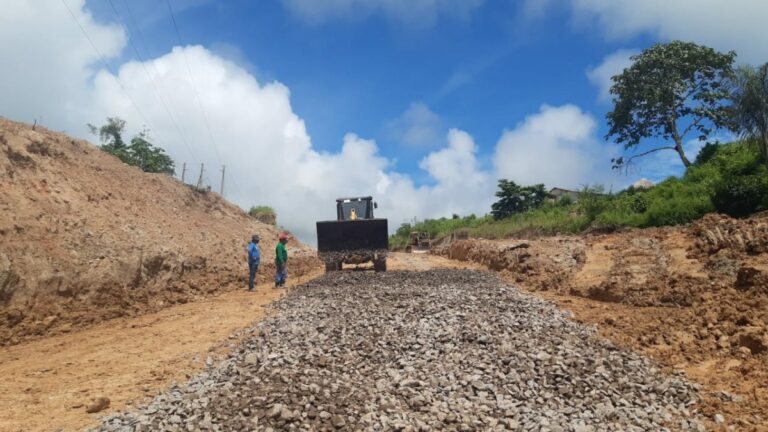 Deracre avança na obra da rampa de acesso do Rio Caeté em Sena Madureira