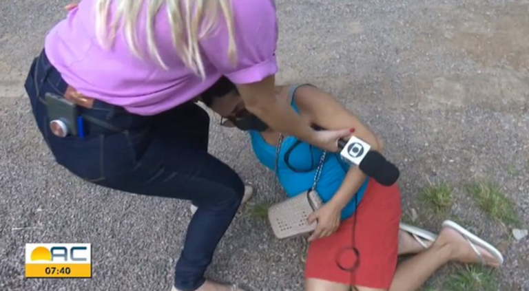 Mulher desmaia esperando atendimento em Urap de Rio Branco e equipe de TV registra tudo