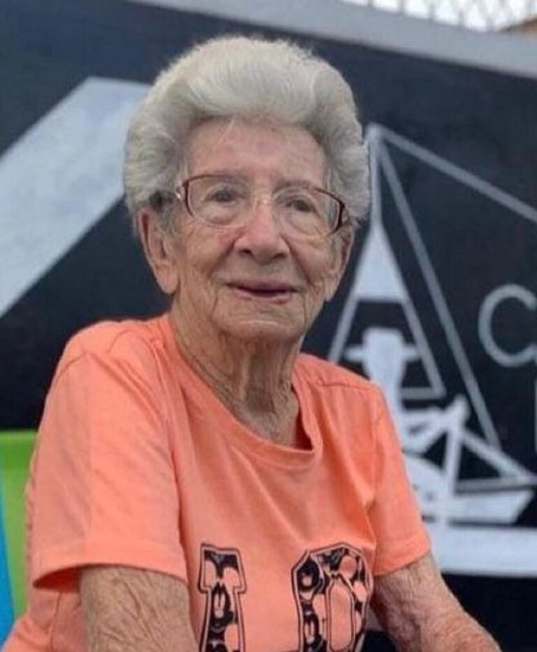 Adeus a dona Iraides acontece no Cemitério São João Batista: ela deixa legado de fé e alegria