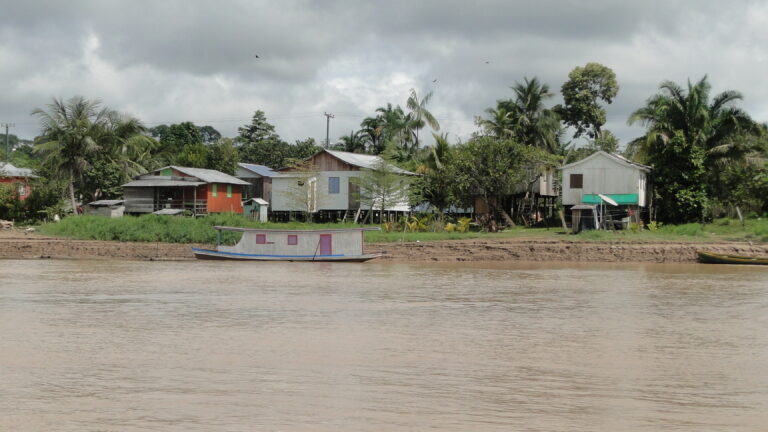 Homem vai tirar selfie, se desequilibra e desaparece nas águas do Rio Purus, próximo à Manoel Urbano