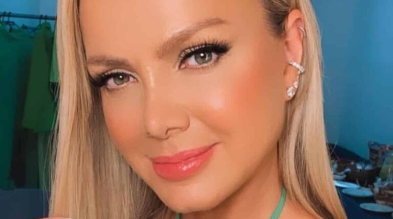 Eliana surge com a mãe e a filha em uma viagem de jatinho: “três cópias”