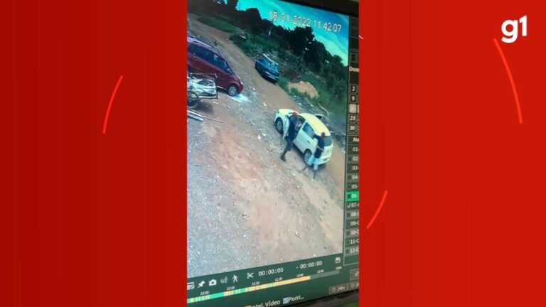 Vídeo mostra jovem sendo atingido com tiro na boca; vítima está em estado grave em hospital