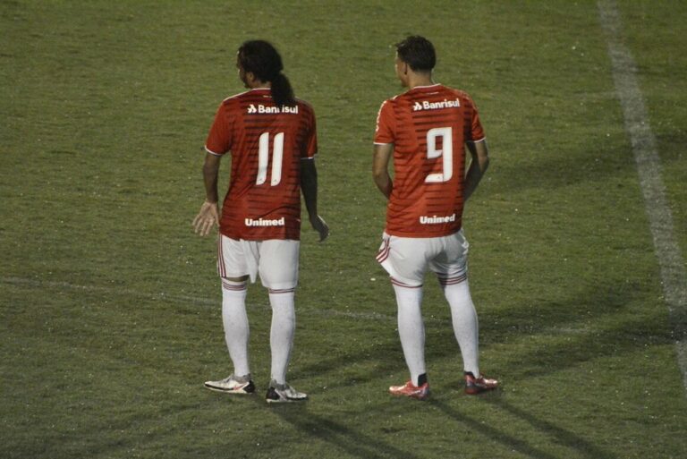 Corinthians e Flu buscam liderança, e Portuguesa tenta vaga; veja todos os jogos do dia