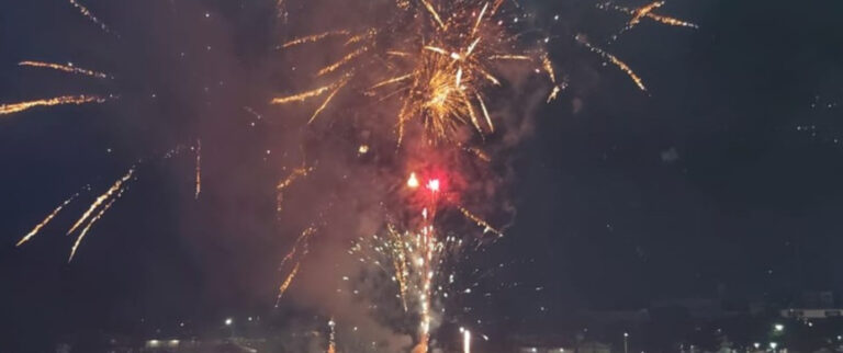 Com espetáculos de fogos, acreanos recebem 2022; veja como foi a virada na Gameleira e Base