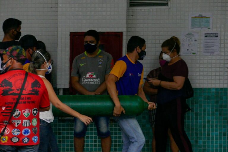 Há um ano, Manaus enfrentava caos por falta de oxigênio nos hospitais; veja FOTOS