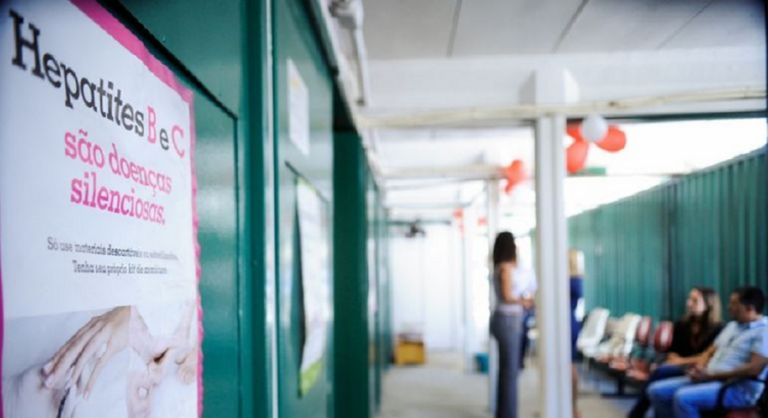 Sancionada lei que garante sigilo a pessoas com HIV e hepatite