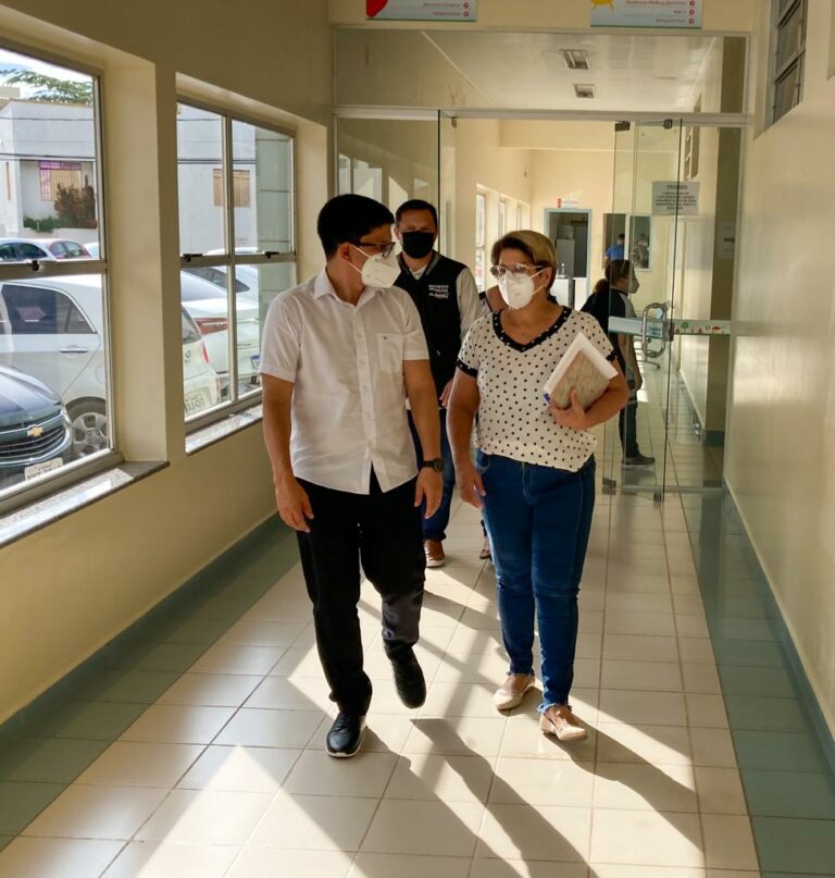 Jenilson Leite visita maternidade na Capital para acompanhar caso de mulher que deu à luz na calçada