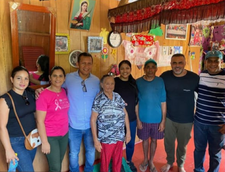 Prefeito de Marechal Thaumaturgo surge em companhia inusitada e joga água no chopp de Mazinho Serafim