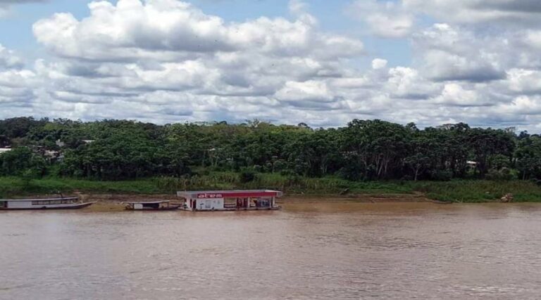 Após solicitar abastecimento, dupla rende frentista e leva celular e dinheiro de pontão de combustível no Juruá