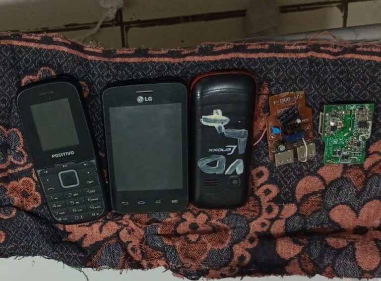No presídio de Sena, policias apreendem tabaco, celulares e outros materiais ilícitos