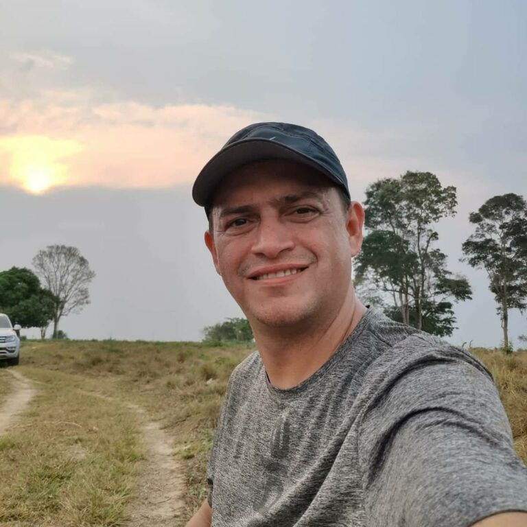 No Acre, professor que já aprovou mais de 100 alunos vende apostilas para concurseiros em segurança pública