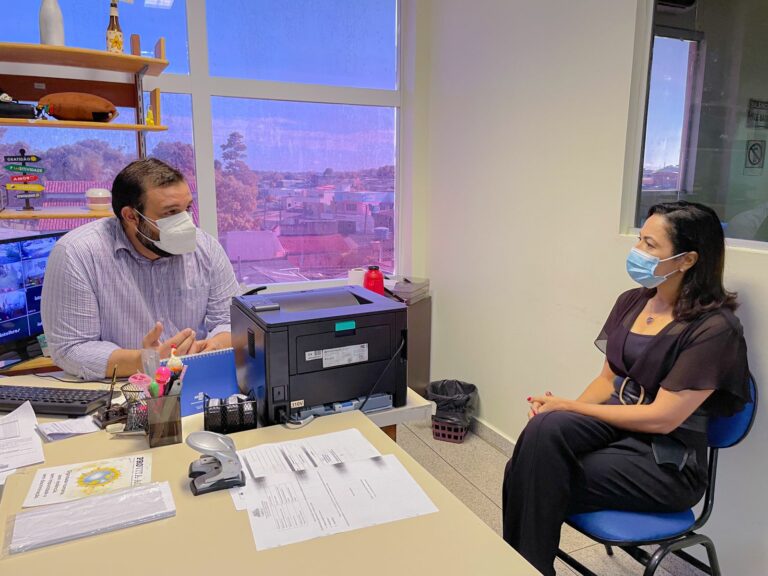 Mailza visita Barral y Barral e reforça recomendações para os cuidados contra o coronavírus