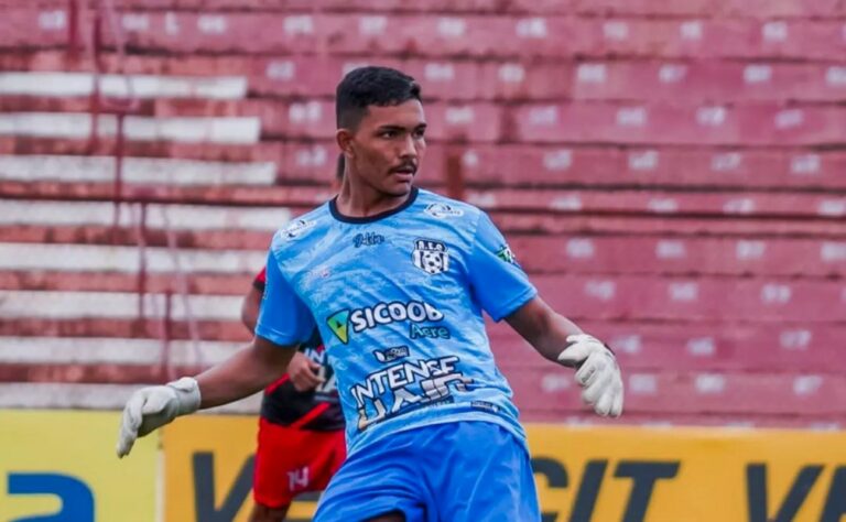 Goleiro do AC que repercutiu na internet vira garoto propaganda de supermercado