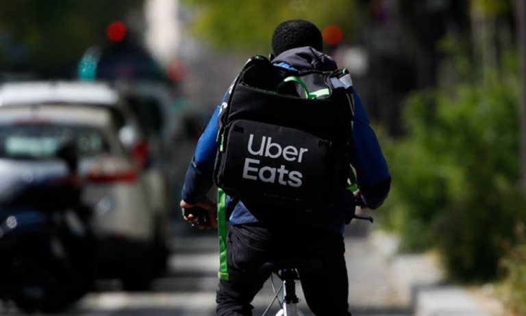 Uber Eats joga a toalha e vai parar de fazer delivery de restaurante no Brasil