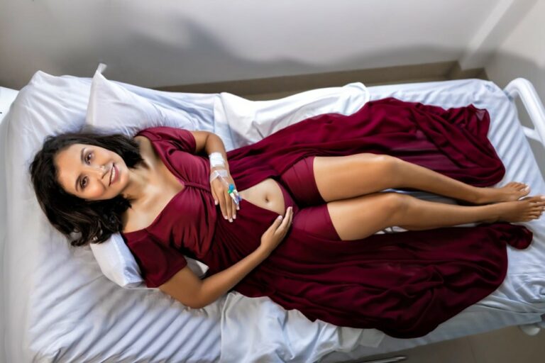 Internada há 3 meses, mulher com gravidez de risco ganha ensaio fotográfico dentro de hospital