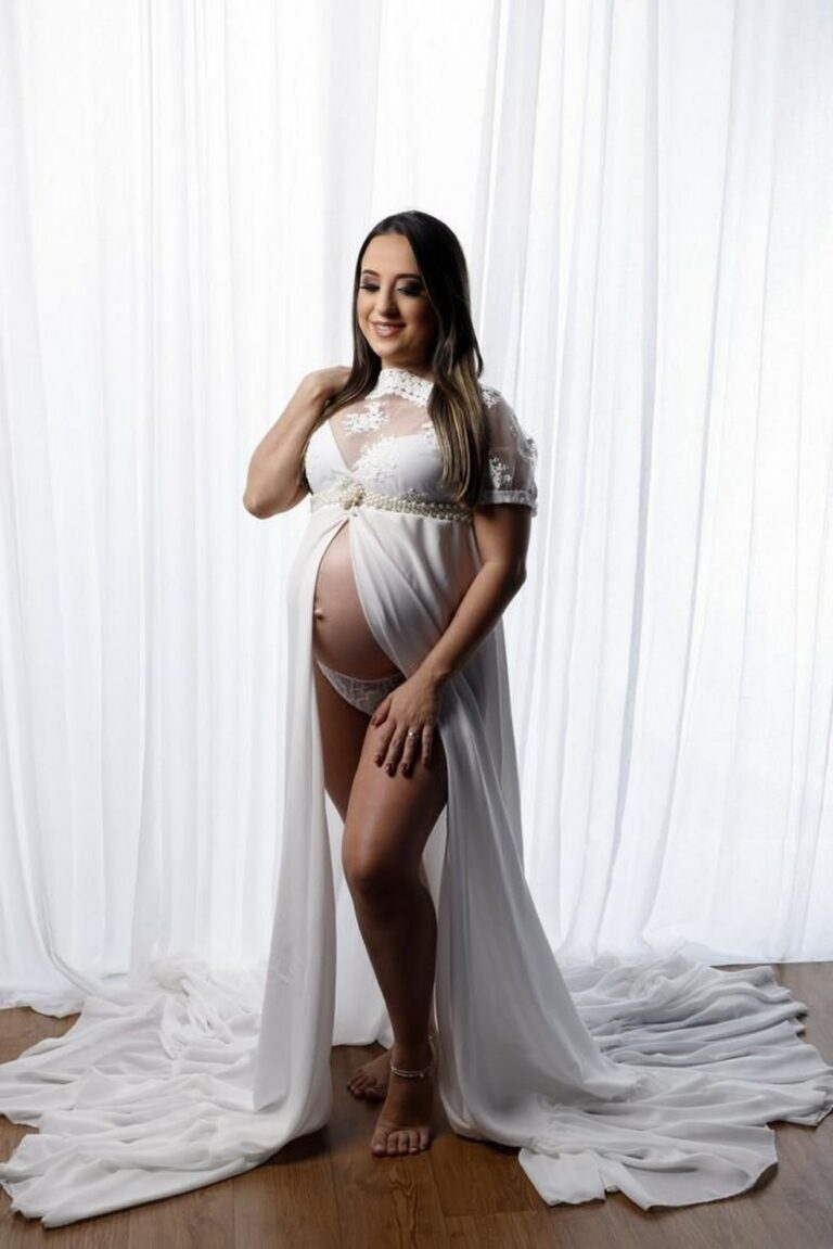 ‘Tenho na barriga uma bebê viva e outra morta’, conta mãe de gêmeas com doença rara