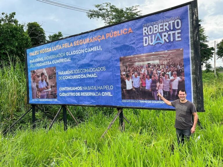 Duarte cumpre promessa e faz outdoor parabenizando Gladson pela convocação do cadastro de reserva da PM