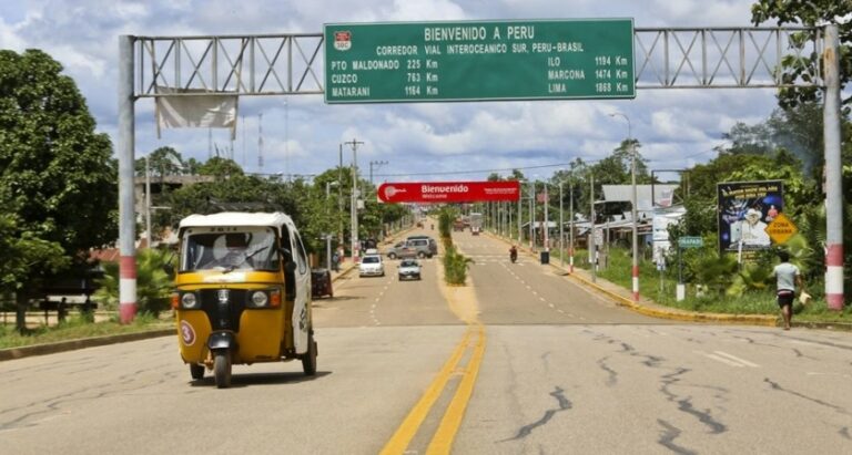 Produtos agrícolas em carro peruano são apreendidos no Posto de Controle de Fronteira