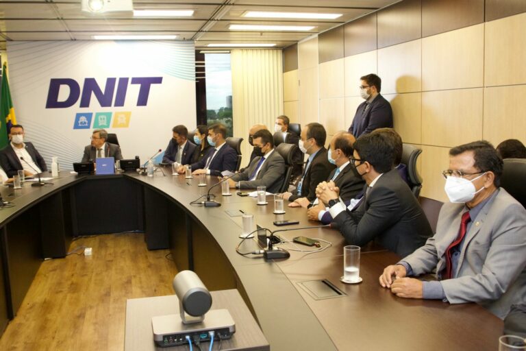 Jenilson e comitiva da Aleac se reúnem com diretor do Dnit em Brasília, que garante R$ 30 milhões para BR-364