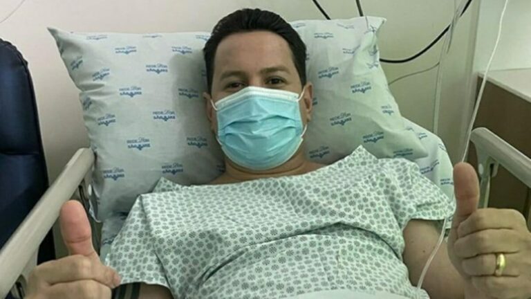 Marcão do Povo, após passar mal ao vivo no SBT, surge em casa do hospital e tem estado de saúde divulgado