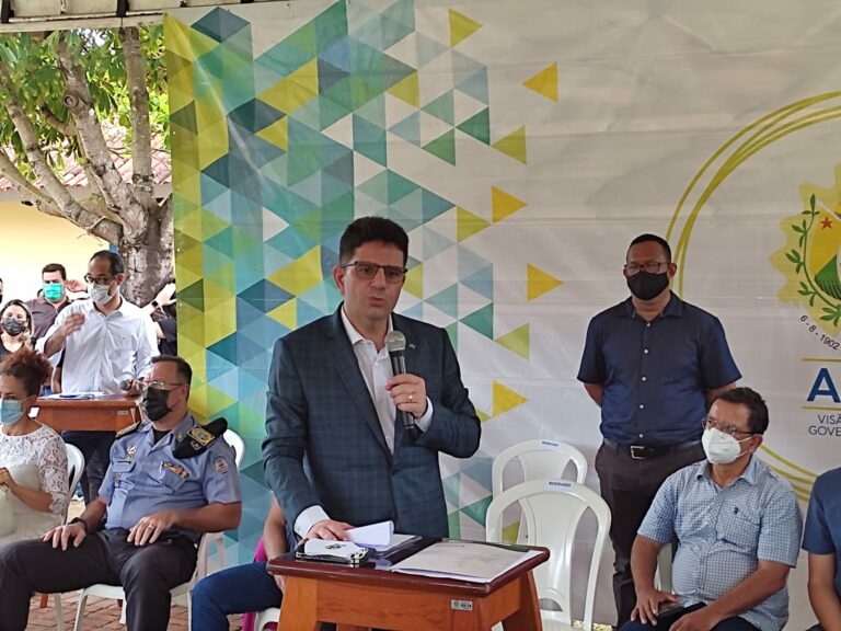 Gladson volta a prometer aumento a servidores e alfineta gestões passadas: “Não vou recuar”