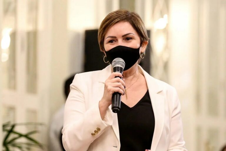 Socorro Neri explica como governo está estudando reajuste salarial de servidores da Educação