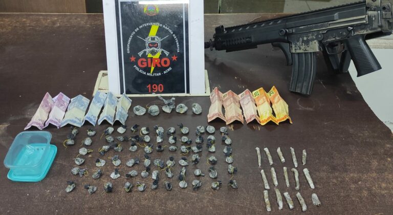 Militares do Giro apreendem entorpecentes no Parque das Palmeiras, em Rio Branco