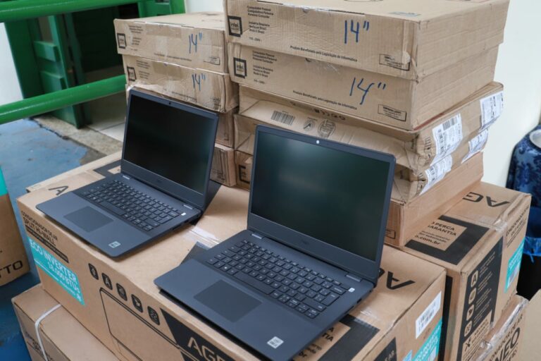 Governo entrega equipamentos para rádios do Sistema Público de Comunicação