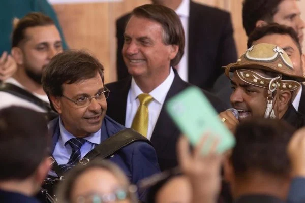 Bolsonaro é “simples como o painel de jipe, mas entrega”, diz ministro