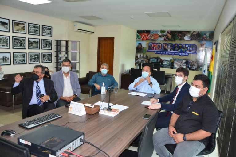 Prefeito de Rio Branco participa de reunião da Frente Nacional dos Prefeitos para tratar sobre Transporte Coletivo