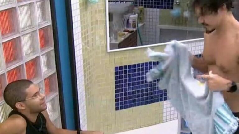 BBB22: Vyni não se segura e dá cantada em Eliezer