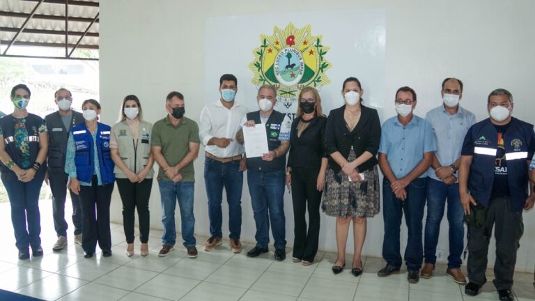 Ministro da Saúde visita obras construídas com apoio de Alan Rick