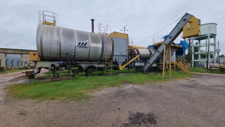 Promessa de primeira campanha de Mazinho, usina de asfalto perde rodas, está abandonada e pode ser arrendada
