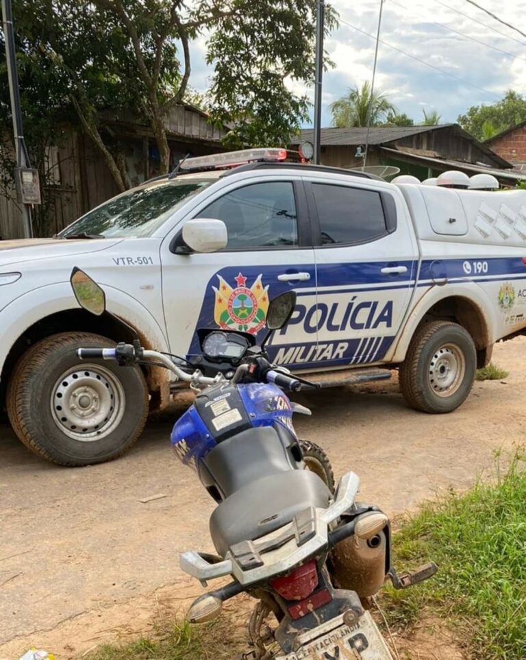 Policiais militares de Brasileia recuperam motocicleta furtada