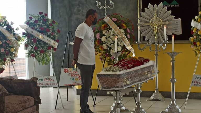 Velório de Jorge das Flores é marcado por muita comoção e revolta por violência