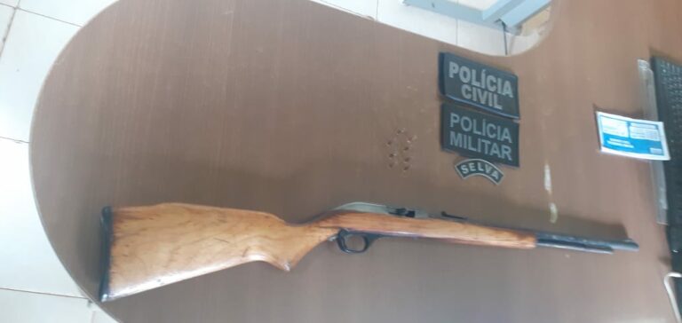 Em Santa Rosa do Purus, jovem de 18 anos é preso em flagrante com um rifle